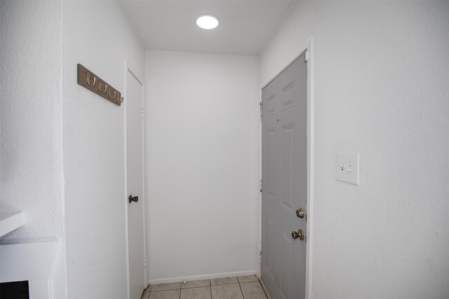 Building Photo - 18511 Egret Bay Blvd