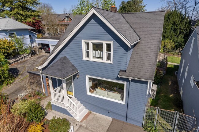 Building Photo - Remodeled Sunset Hill Home in Prime Ballar...
