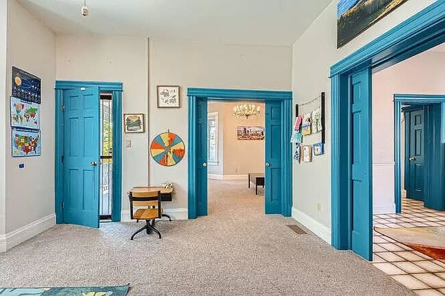 Building Photo - 3247 W 19th Ave