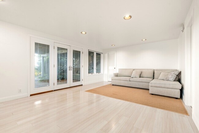 Building Photo - 23 Ocean St