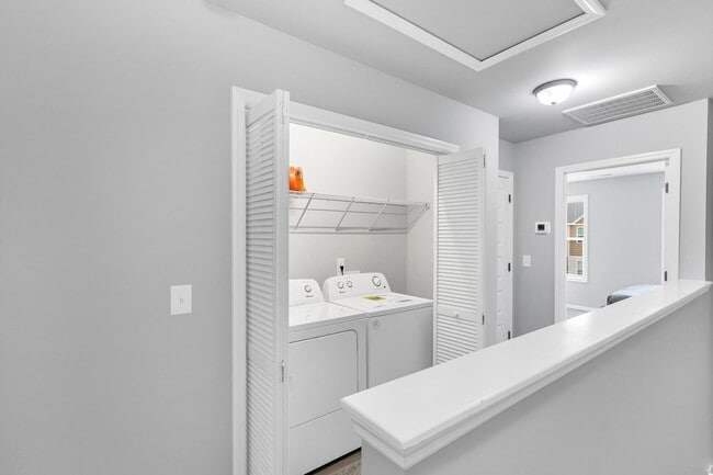 Building Photo - Buckhorn Townhome Available in February!