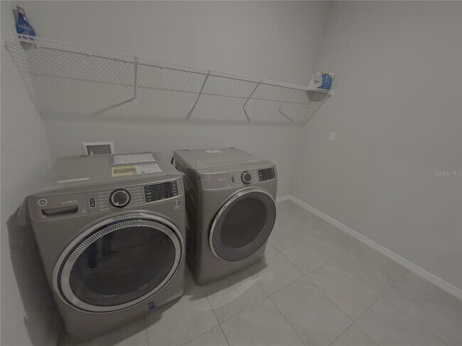 Building Photo - 8288 SW 59th Ave