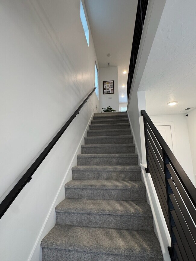 Building Photo - "Spacious 4-Bed Townhouse with Scenic Views & Rooftop Patio in American Fork!"