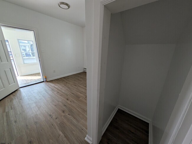 Building Photo - 1111 Adriatic Ave