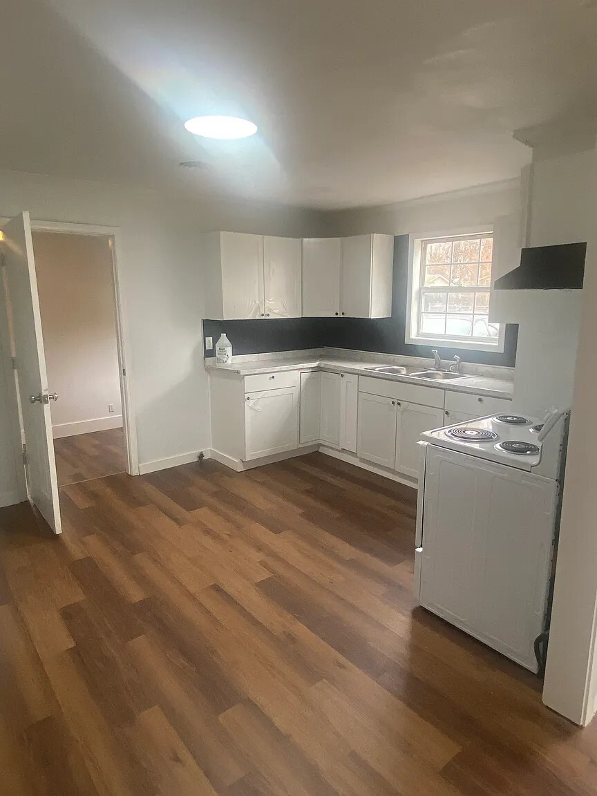 Building Photo - 1529 Basin St