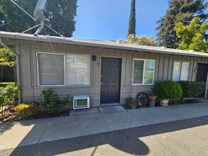 Building Photo - 1 Bedroom 1 Bath Triplex Unit in Los Molinos!