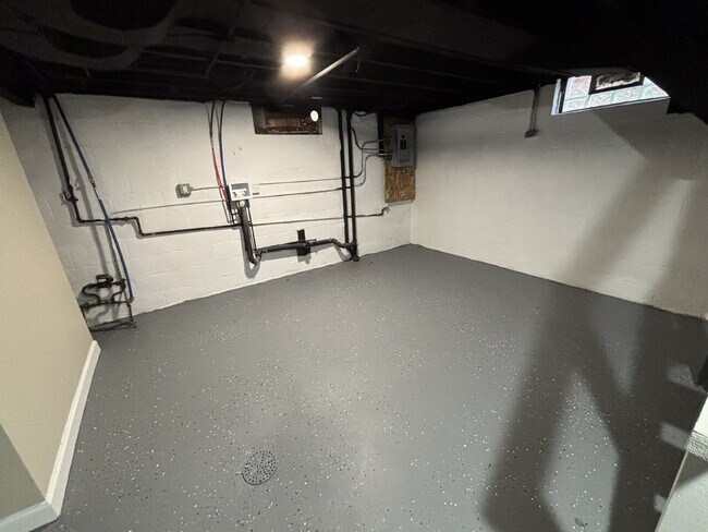 Building Photo - Charming 4-bed Home in Gary