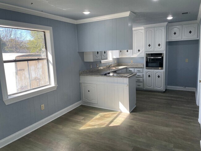 Building Photo - 229 Travis Ln