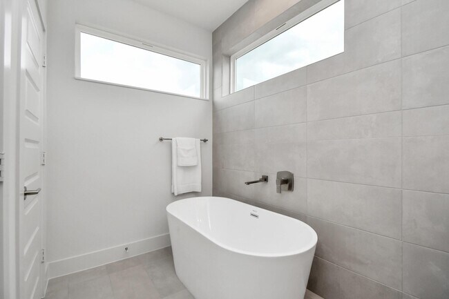 Building Photo - 3015 Pelon Cay Dr