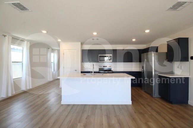 Building Photo - 2540 W La Salle St