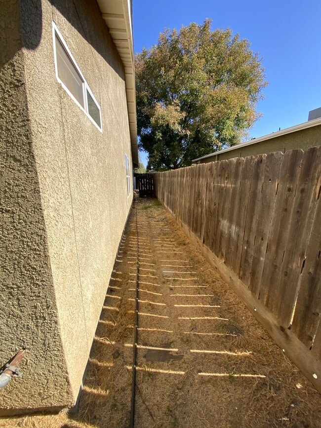 Building Photo - Spacious Exeter Home coming soon!