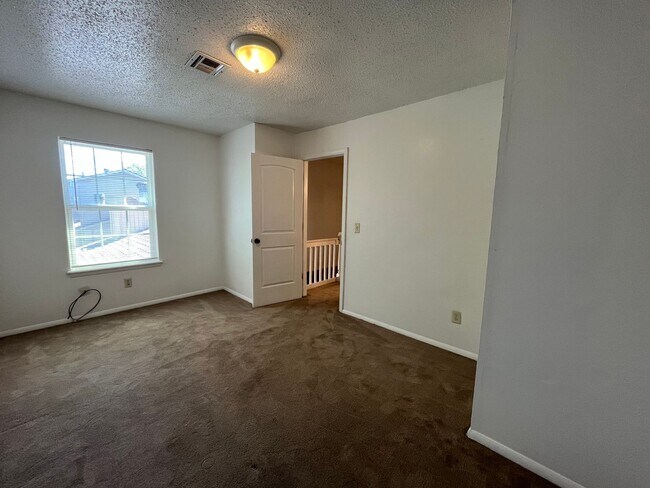 Building Photo - 4313 S Maplewood Ave