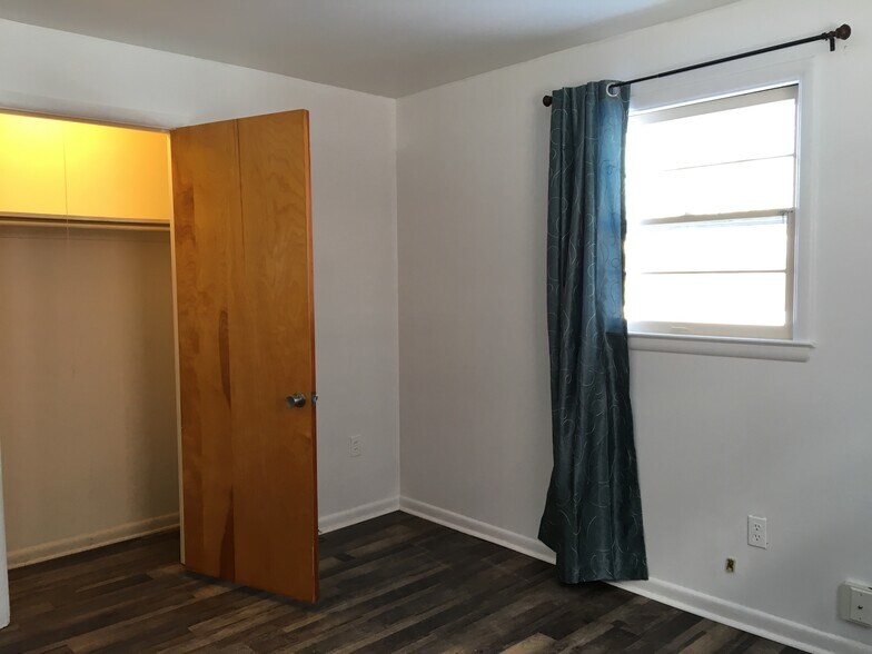 Building Photo - 1515 Kensington Dr