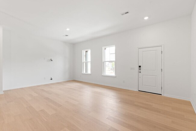 Building Photo - 204 Silver Fleet Dr