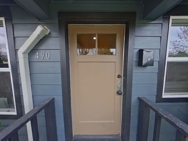 Building Photo - Glacier Tri-Plex