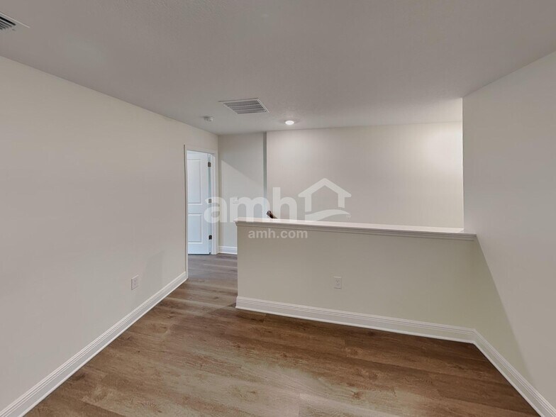 Building Photo - 6004 Pinewood Ests Dr