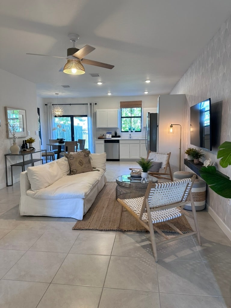 Building Photo - 1466 NE 3rd Ave