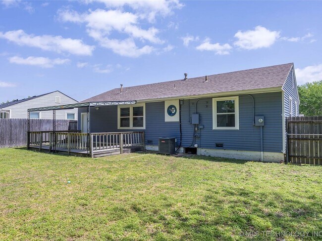 Building Photo - 2 Bed | 1 Bath in North Tulsa!