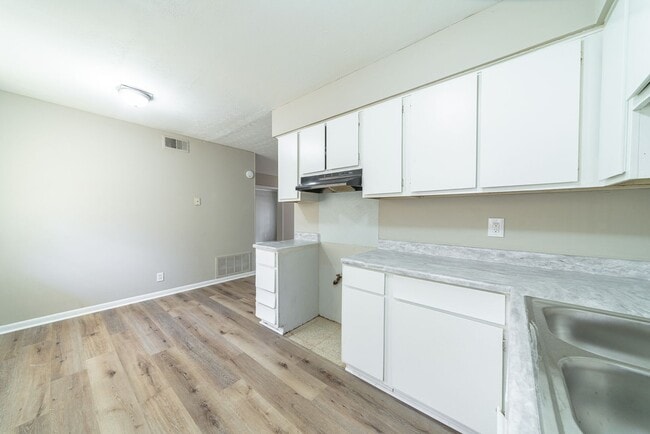 Building Photo - Coming Soon! Spacious 3 Bedroom 1 Bath!