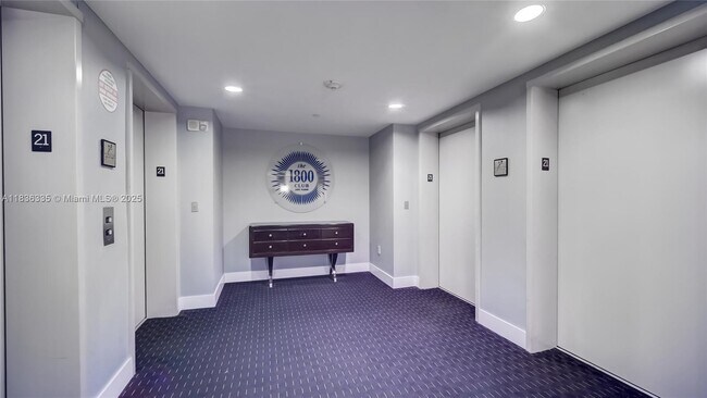 Building Photo - 1800 N Bayshore Dr