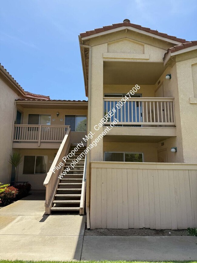 Building Photo - Centrally Located Las Palmas Upstairs Cond...