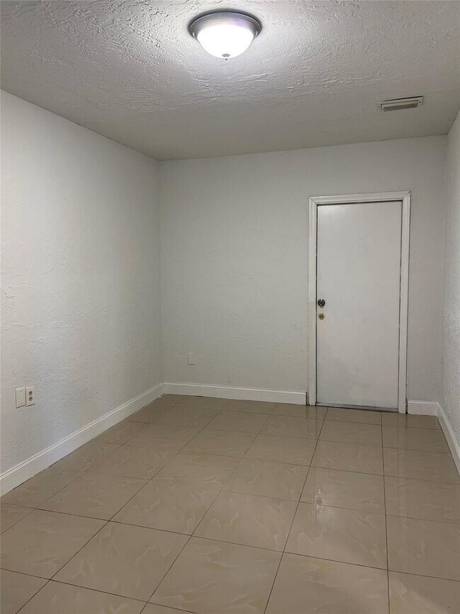 Building Photo - 11610 NW 33rd St