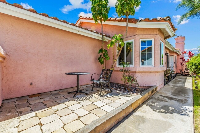 Building Photo - 2124 Redwood Crest