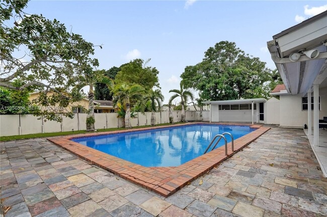 Building Photo - 5380 SW 8th Ct