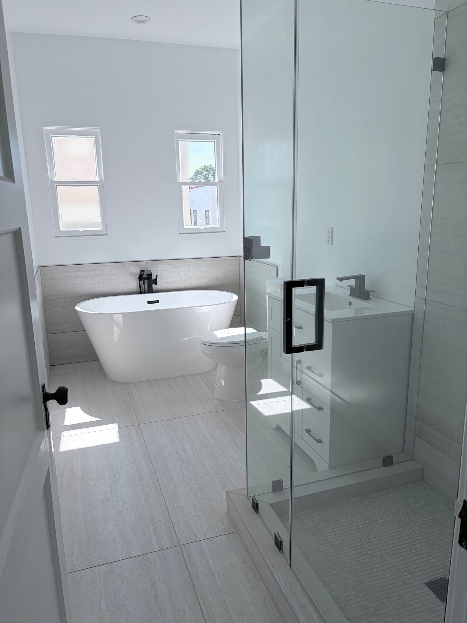 Building Photo - 205 S Arnaz Dr