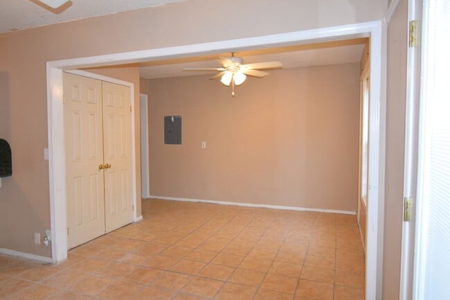 Building Photo - 2307 Onyx Cir
