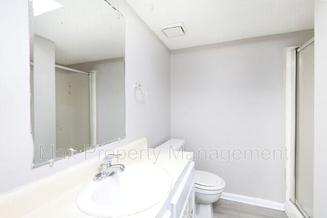 Building Photo - 505 E McKinley Ave