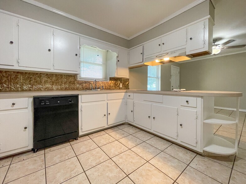 Building Photo - 110 E San Benito Dr