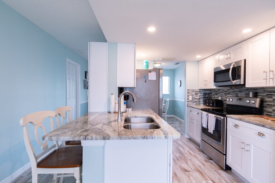 Building Photo - 516 Beach Park Ln