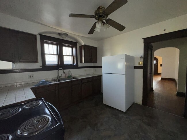 Building Photo - 5741 Floy Ave