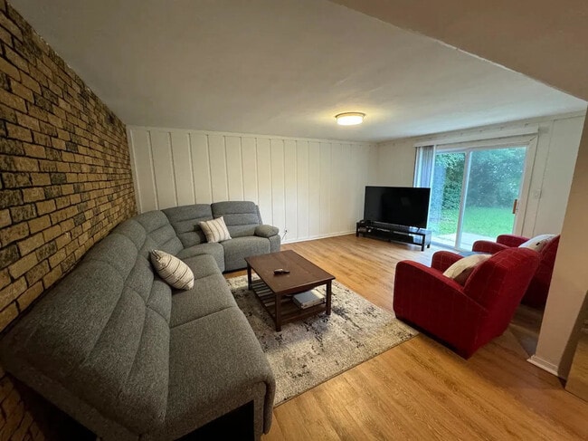 Building Photo - 920 W Weathersfield Way