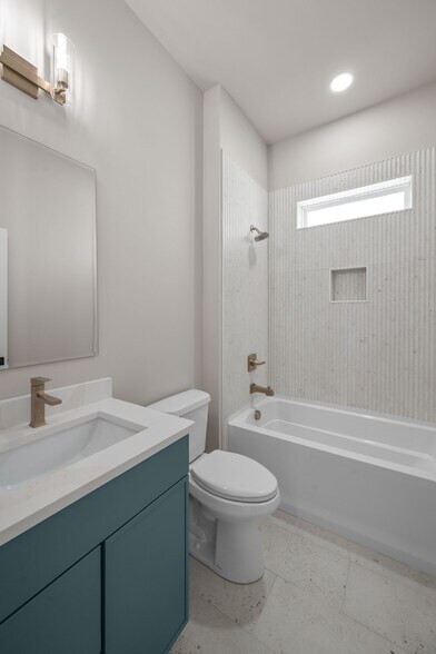 Building Photo - 2523 W Heiman St