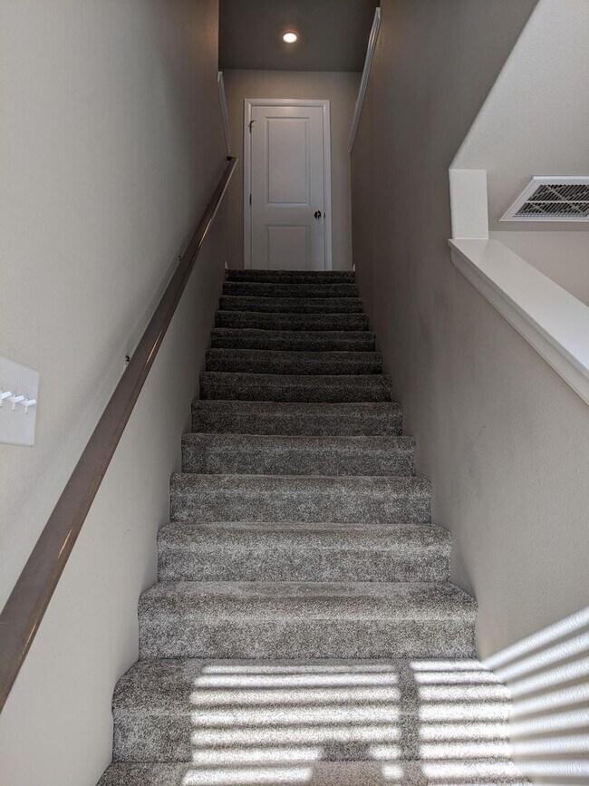 Building Photo - 4/2.5 Townhouse for rent in DuPont!