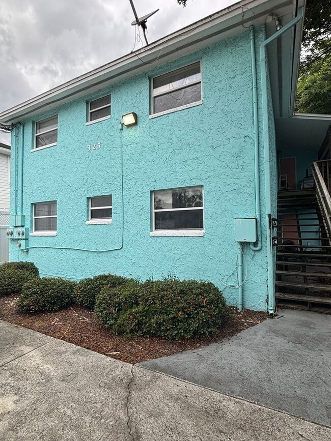 Building Photo - 2/1 Available