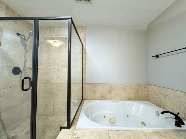 Building Photo - 1715 Summit St