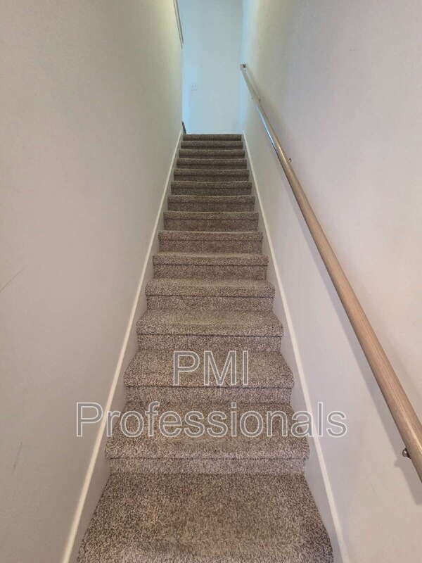 Building Photo - 923 SE Broad St