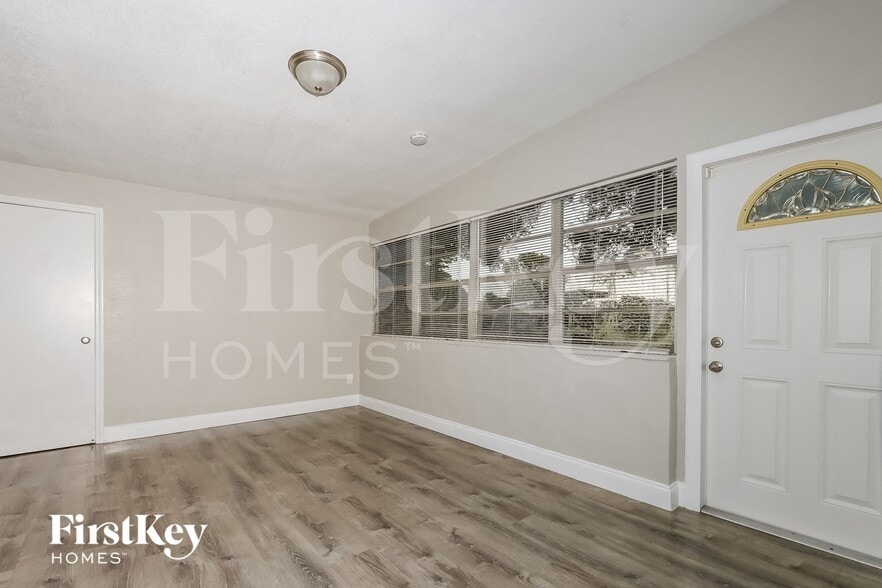 Building Photo - 11574 Oleander Dr