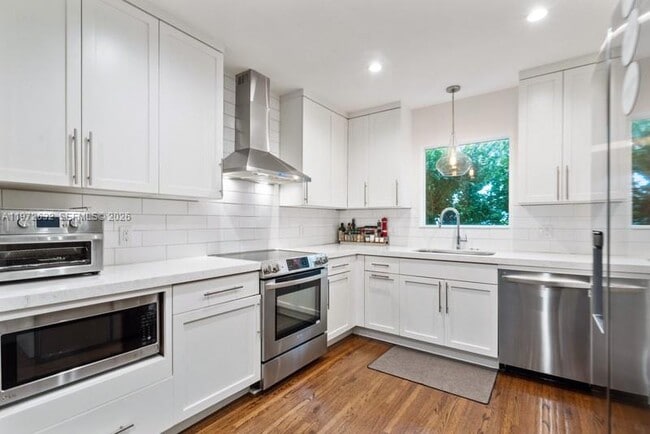 Building Photo - 408 Como Ave