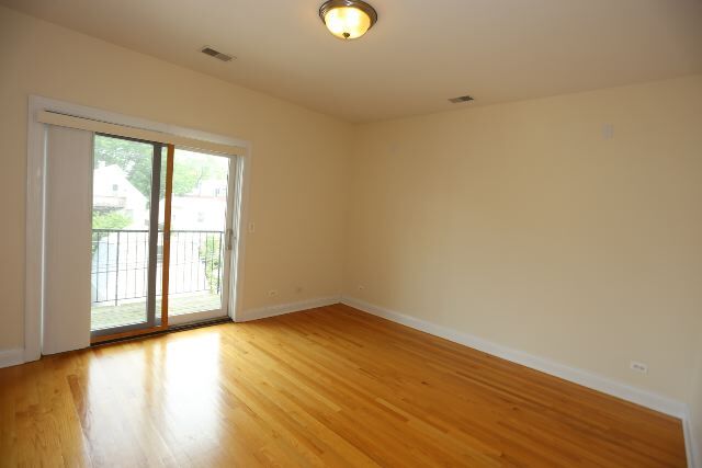 Building Photo - 1724 W Belmont Ave