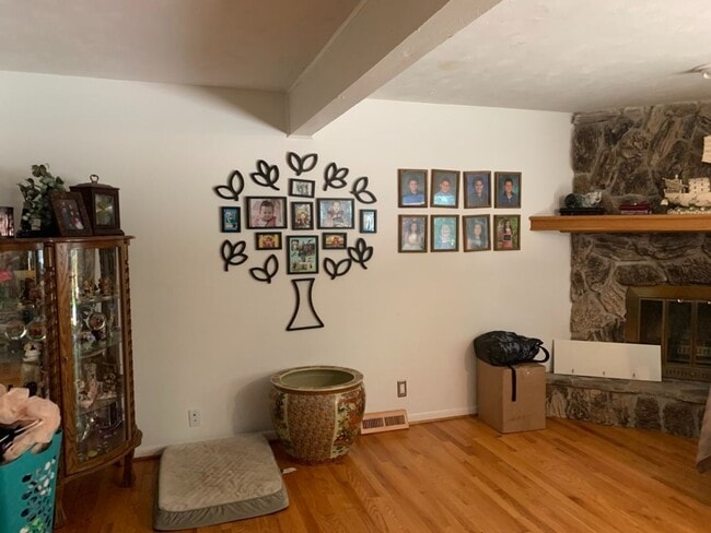 Building Photo - Home For Rent in Papillion