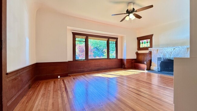 Building Photo - Glenview Craftsman Home with Exquisite Yard
