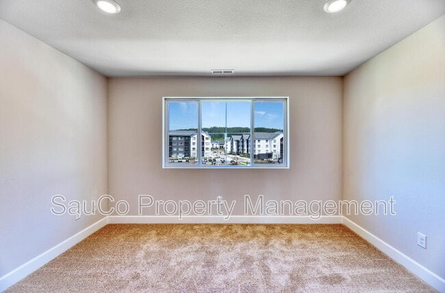 Building Photo - 17071 SW Friendly Ln