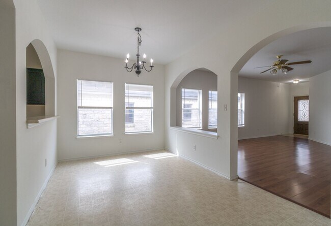 Building Photo - 702 Pampas Ricas Dr