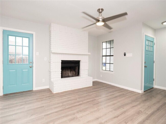 Building Photo - 1200 Hyridge St