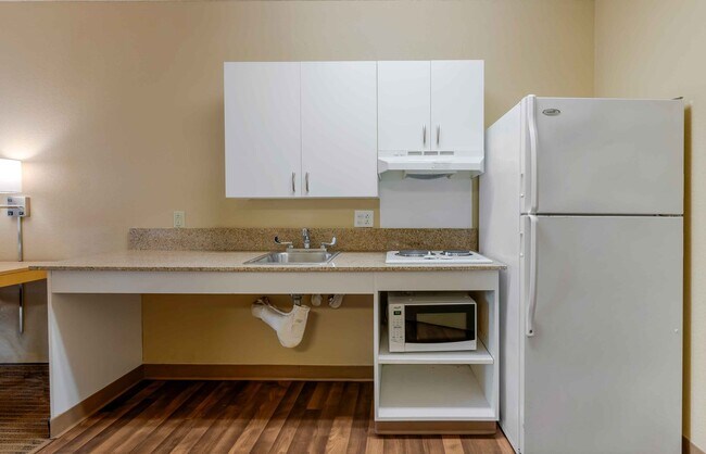 Building Photo - Furnished Studio-Chicago - O'Hare - North