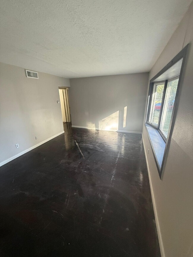 Building Photo - 1117 Redman Blvd